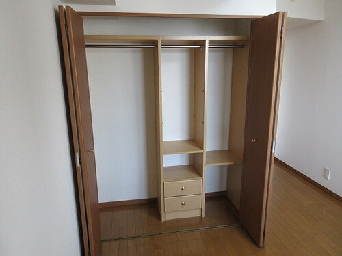 ライオンズステージ目黒本町の収納|クロゼット　※2022年3月撮影