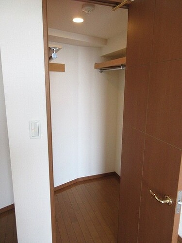 ライオンズステージ目黒本町の収納|ウォークインクロゼット　※2022年3月撮影