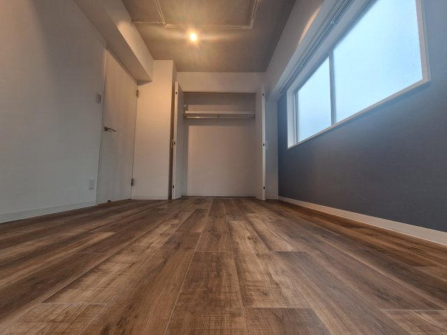 三和マンションの洋室|ゆったりした洋室です