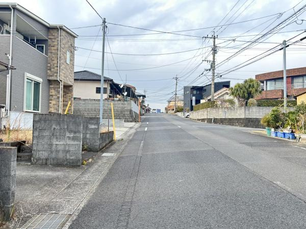 【前面道路含む現地写真】