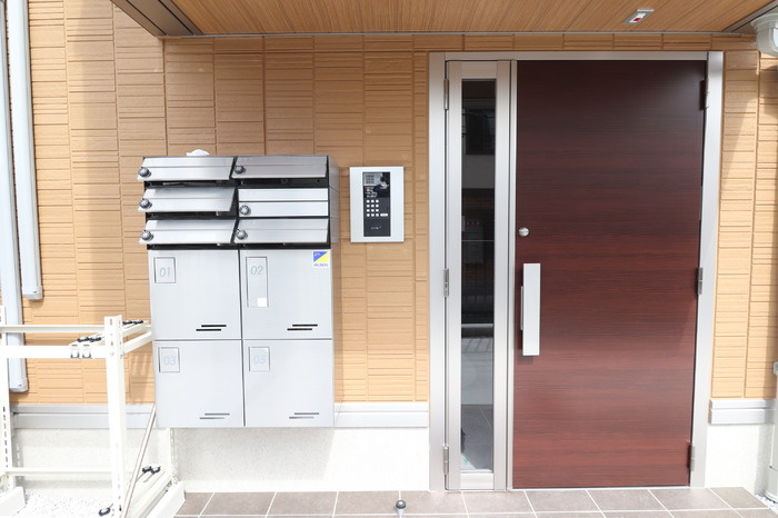 ハッピー プレイスのエントランス|エントランス 宅配ＢＯＸ