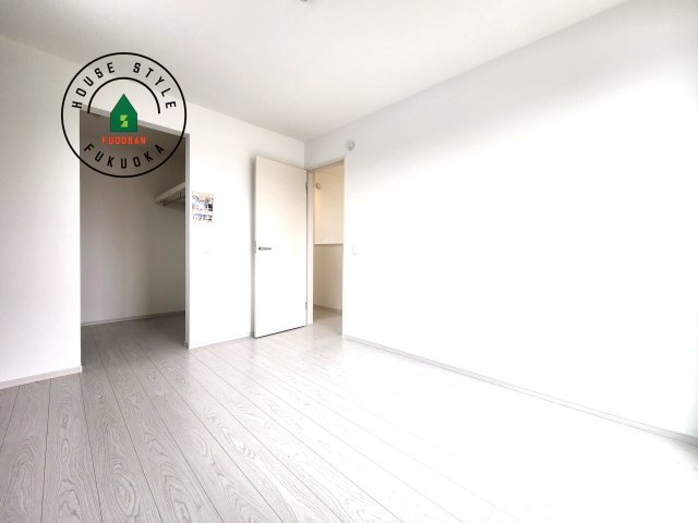 福岡市南区若久2丁目第2-1棟（2号棟）の内観：施工例|主寝室には収納力に優れたクローゼットがありますので、お部屋もすっきり片付きます。