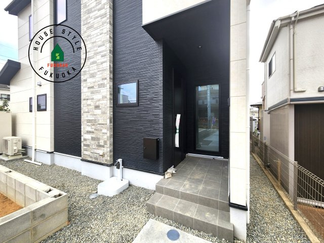 福岡市南区若久2丁目第2-1棟（2号棟）の外観：施工例|おでかけの時も帰った時も、「我が家」を最初に感じでもらえる素敵な空間に。