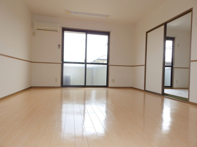 【居間・リビング】 | ハイカムール泉都町　A棟 