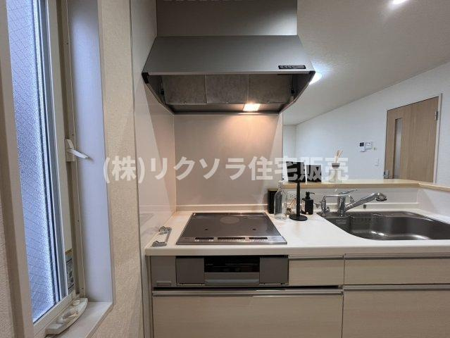 高柳4丁目　中古一戸建てのキッチン|IHクッキングヒーター
■物件内覧・資金計画相談・住宅ローン相談、リフォーム相談、お問合せ受付中■
※当日・翌日のご内覧、ご相談はお電話でのお問合せがスムーズです！