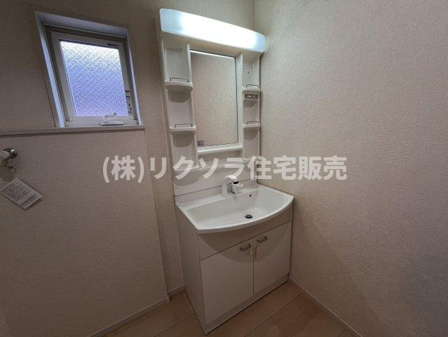 高柳4丁目　中古一戸建ての独立洗面台|■物件内覧・資金計画相談・住宅ローン相談、リフォーム相談、お問合せ受付中■
※当日・翌日のご内覧、ご相談はお電話でのお問合せがスムーズです！