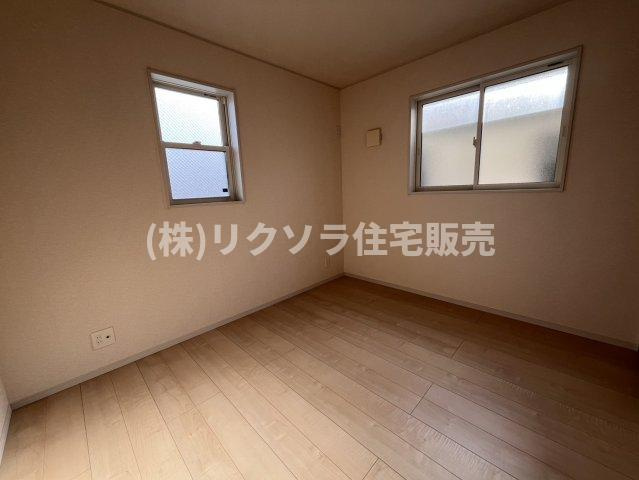 高柳4丁目　中古一戸建ての子供部屋|洋室　5.25帖
■物件内覧・資金計画相談・住宅ローン相談、リフォーム相談、お問合せ受付中■
※当日・翌日のご内覧、ご相談はお電話でのお問合せがスムーズです！