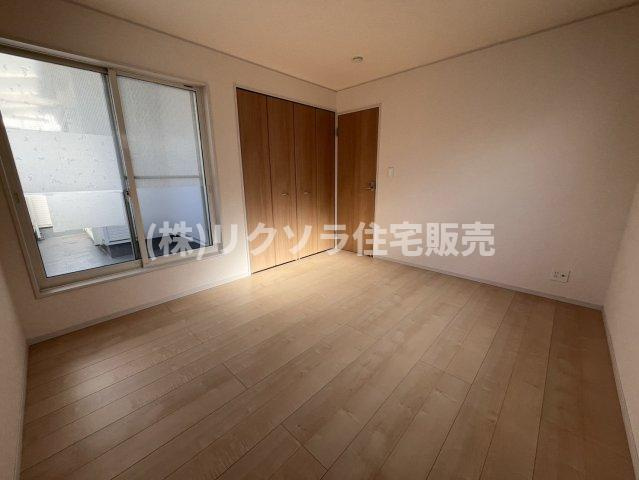 高柳4丁目　中古一戸建ての寝室|洋室　7.0帖
■物件内覧・資金計画相談・住宅ローン相談、リフォーム相談、お問合せ受付中■
※当日・翌日のご内覧、ご相談はお電話でのお問合せがスムーズです！