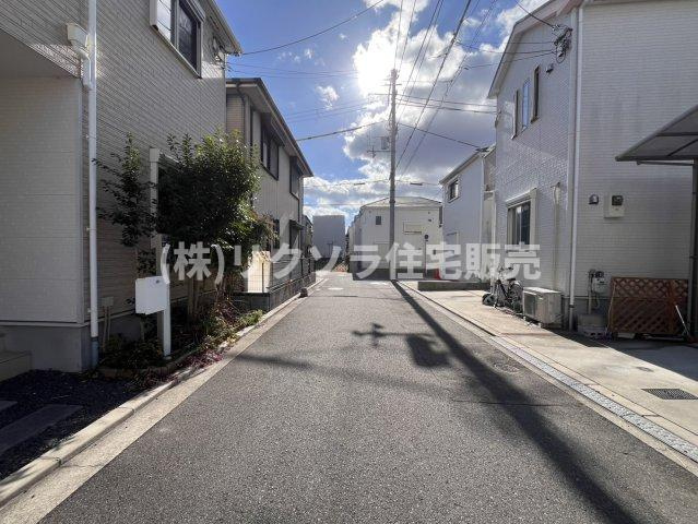 高柳4丁目　中古一戸建ての前面道路含む現地写真|前道　西　幅員4.7ｍ
■物件内覧・資金計画相談・住宅ローン相談、リフォーム相談、お問合せ受付中■
※当日・翌日のご内覧、ご相談はお電話でのお問合せがスムーズです！
