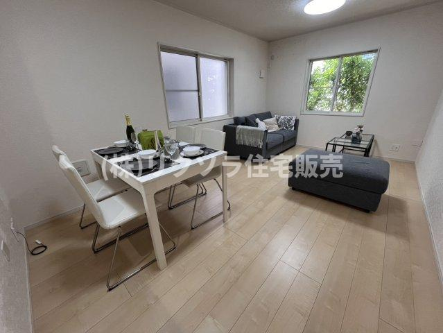 高柳4丁目　中古一戸建ての居間・リビング|LDK　14.0帖
■物件内覧・資金計画相談・住宅ローン相談、リフォーム相談、お問合せ受付中■
※当日・翌日のご内覧、ご相談はお電話でのお問合せがスムーズです！