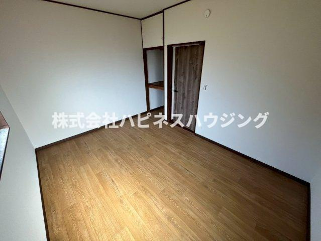 ペット多頭飼い戸張アンティークモダンリノベ戸建の洋室