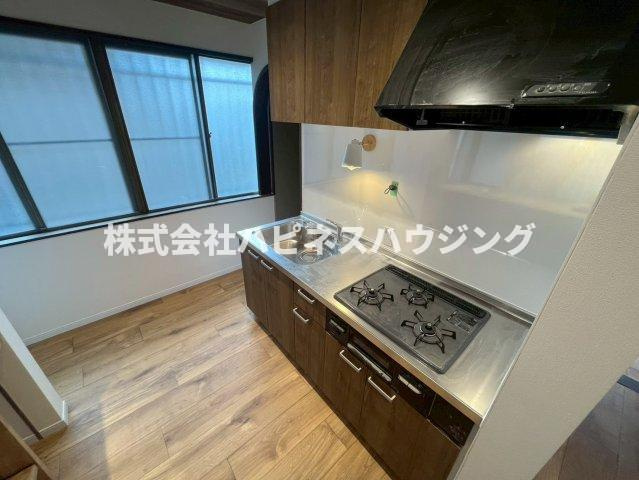 ペット多頭飼い戸張アンティークモダンリノベ戸建のキッチン