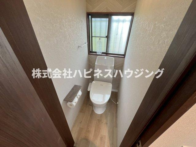 ペット多頭飼い戸張アンティークモダンリノベ戸建のトイレ