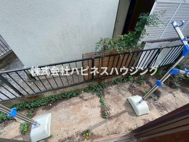 ペット多頭飼い戸張アンティークモダンリノベ戸建の庭