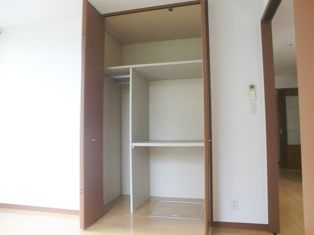 ビエナコートの収納|同じ大きさの収納がもう1か所あります。
