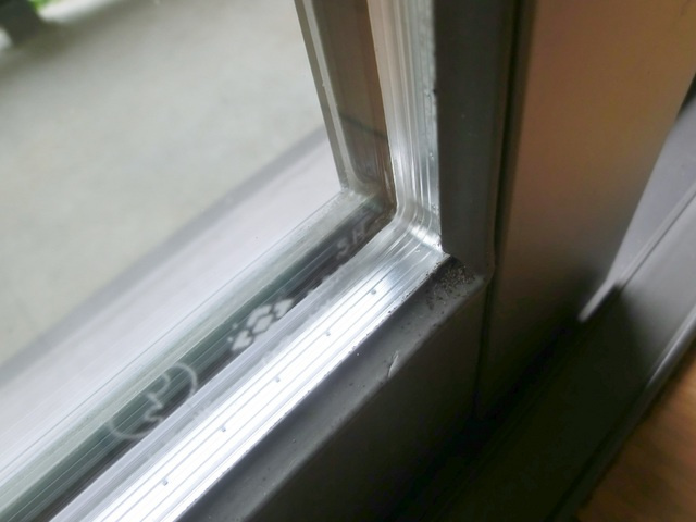 ビエナコートの内装|窓には気密性に優れたペアガラス採用。