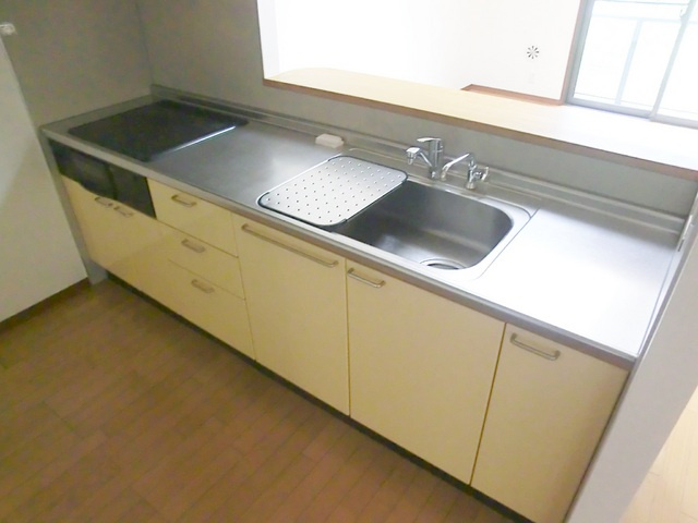 ビエナコートのキッチン|ワイドスパンのキッチン。