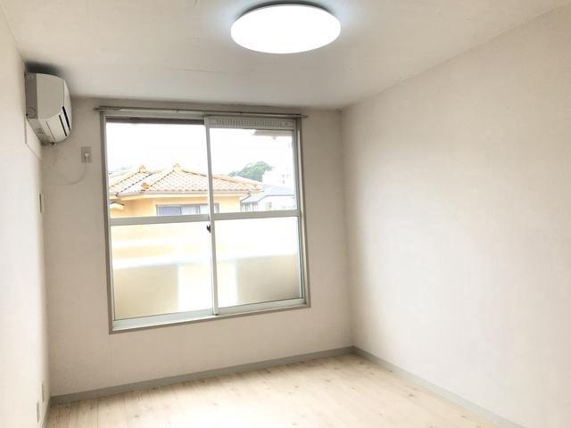 横浜市港北区篠原町のアパートの居間・リビング