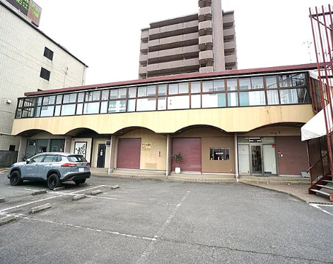 近江八幡市中村町の店舗事務所の外観