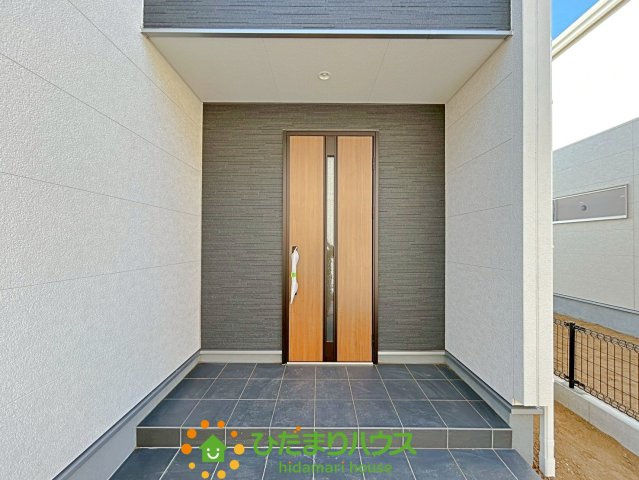 南羽生駅　新築一戸建て　02　リーブルファインの玄関|広々玄関です！