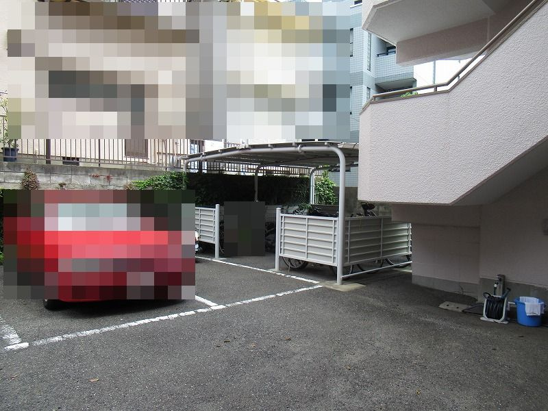 サンロイヤル魚崎の駐車場|カースペースがあります