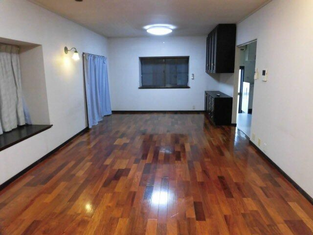 三鷹市大沢４丁目の中古一戸建の居間・リビング