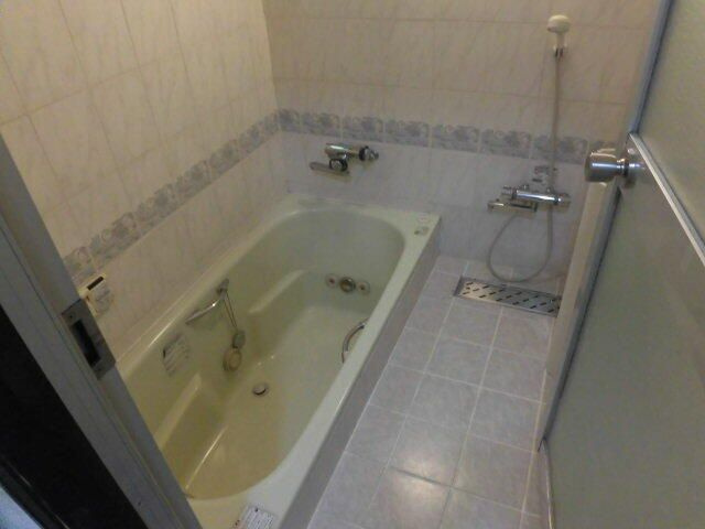 三鷹市大沢４丁目の中古一戸建の浴室