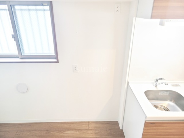 シエル豊島のキッチン|キッチン横に冷蔵庫置き場があります☆