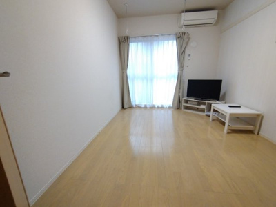 【居間・リビング】 | クレイノフェルス | 角部屋のみ小窓あり