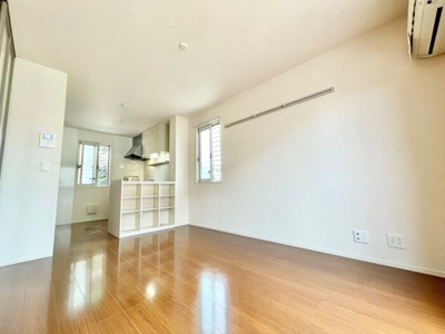 【居間・リビング】 | ハイツエスペランサ Ｂ | LDK エアコン、収納棚付き