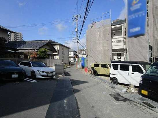 【前面道路含む現地写真】