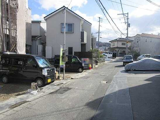 【前面道路含む現地写真】