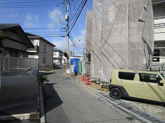 【前面道路含む現地写真】