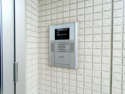 【エントランス】 | クレストコート Ｂ | オートロックのエントランス