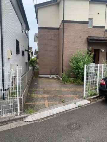 調布市飛田給３丁目の中古一戸建の駐車場