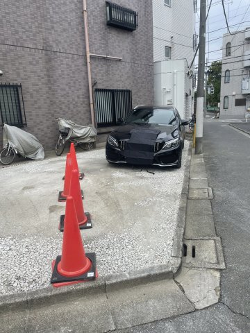 足立区中央本町２丁目の駐車場の内装