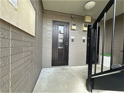 【玄関】 | エスペランサ Ｃ | 玄関前