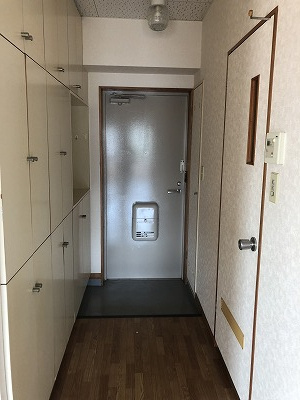 ロジュマンかぬきの玄関