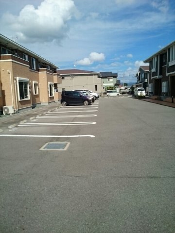 メゾン・ド・プルミエＢの駐車場