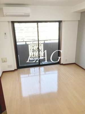 【居間・リビング】 | グリフィン・向ケ丘遊園 | 洋室のお部屋です。