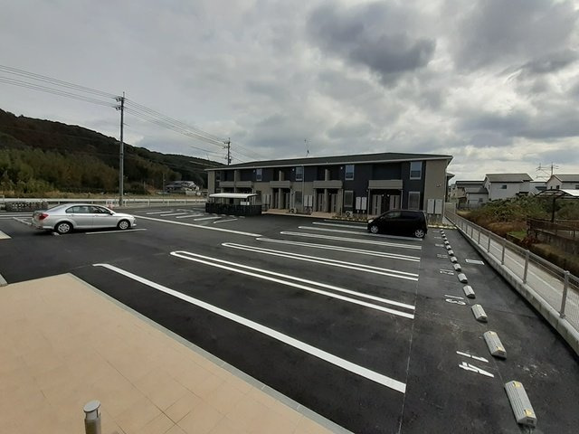 ジェネス光佑　Ⅱの駐車場|駐車スペースもあります