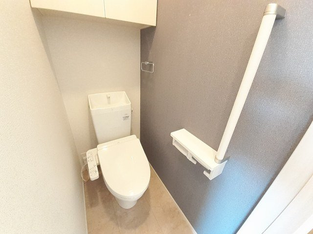 ジェネス光佑　Ⅱのトイレ|落ち着いた色調のトイレです
