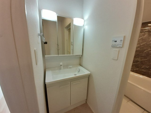 ジェネス光佑　Ⅱの洗面所|広い洗面スペース