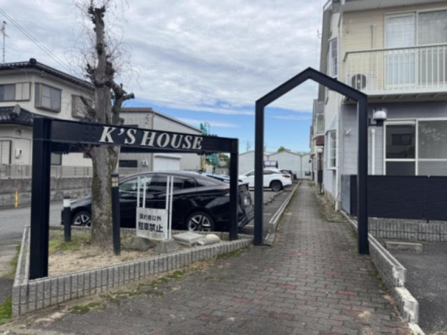 K’S HOUSE Bのエントランス
