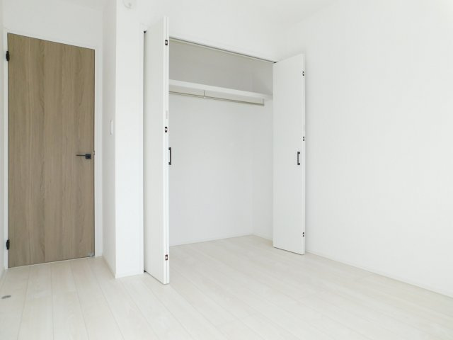 名古屋市中川区富田町大字榎津字郷中の新築一戸建の洋室|◇２階洋室◇　　南面で明るい洋室約５．２５帖　全居室収納完備♪