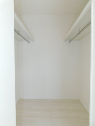 名古屋市中川区富田町大字榎津字郷中の新築一戸建の収納|◇大容量ウォークインクローゼット◇　　大きな荷物もしっかり収納できます！　　