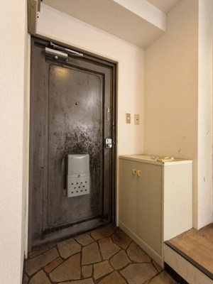 【玄関】 | パレドール千駄木 | 収納もある玄関です