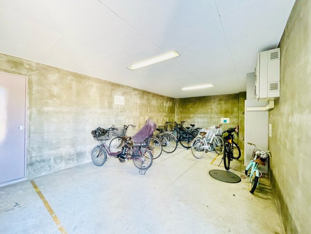 牧の里パーク・ホームズ２番館の駐輪場|駐輪場