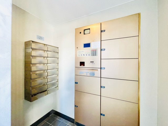 牧の里パーク・ホームズ２番館の設備|集合ポスト・宅配BOX