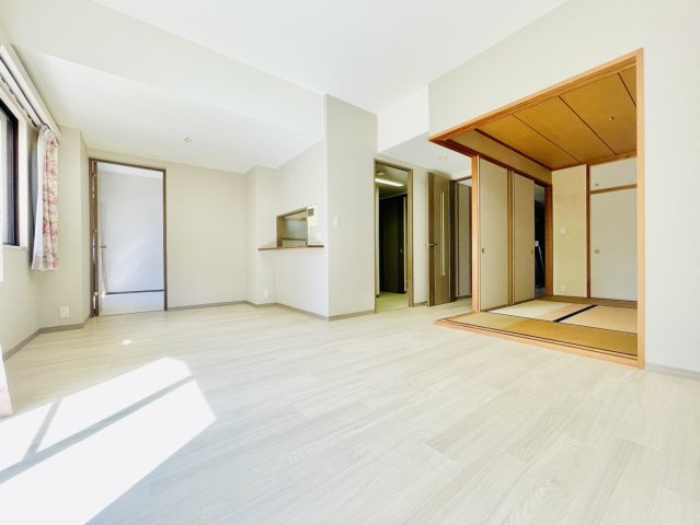 牧の里パーク・ホームズ２番館の居間・リビング|LDK①